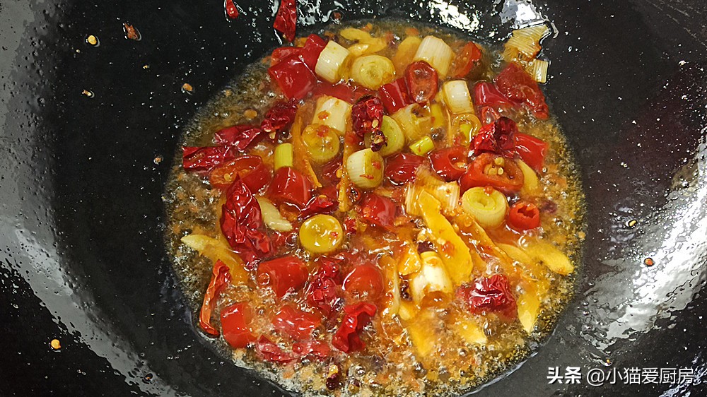 鸡杂试试这样炒来吃，口感脆嫩一点不老，味道香辣好吃，特下饭