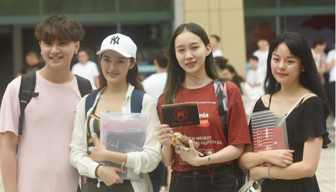 刚上大一就有人追的女生，多半都有这4个特征，看看你中标了吗？