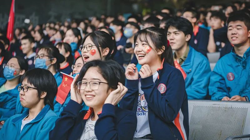 学校校服（哪家校服最好看）