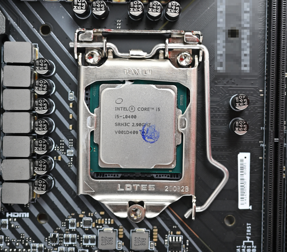 结合整个十代酷睿cpu家族来看,i5 10400不是性能最强的那颗,也不是