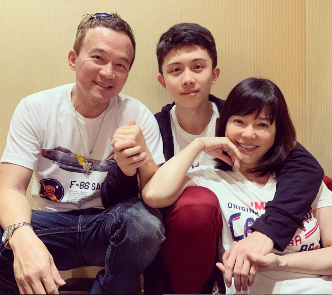 狄莺崩溃哭喊不想活了！弟弟接连去世儿子陷官司，如今母亲也病逝