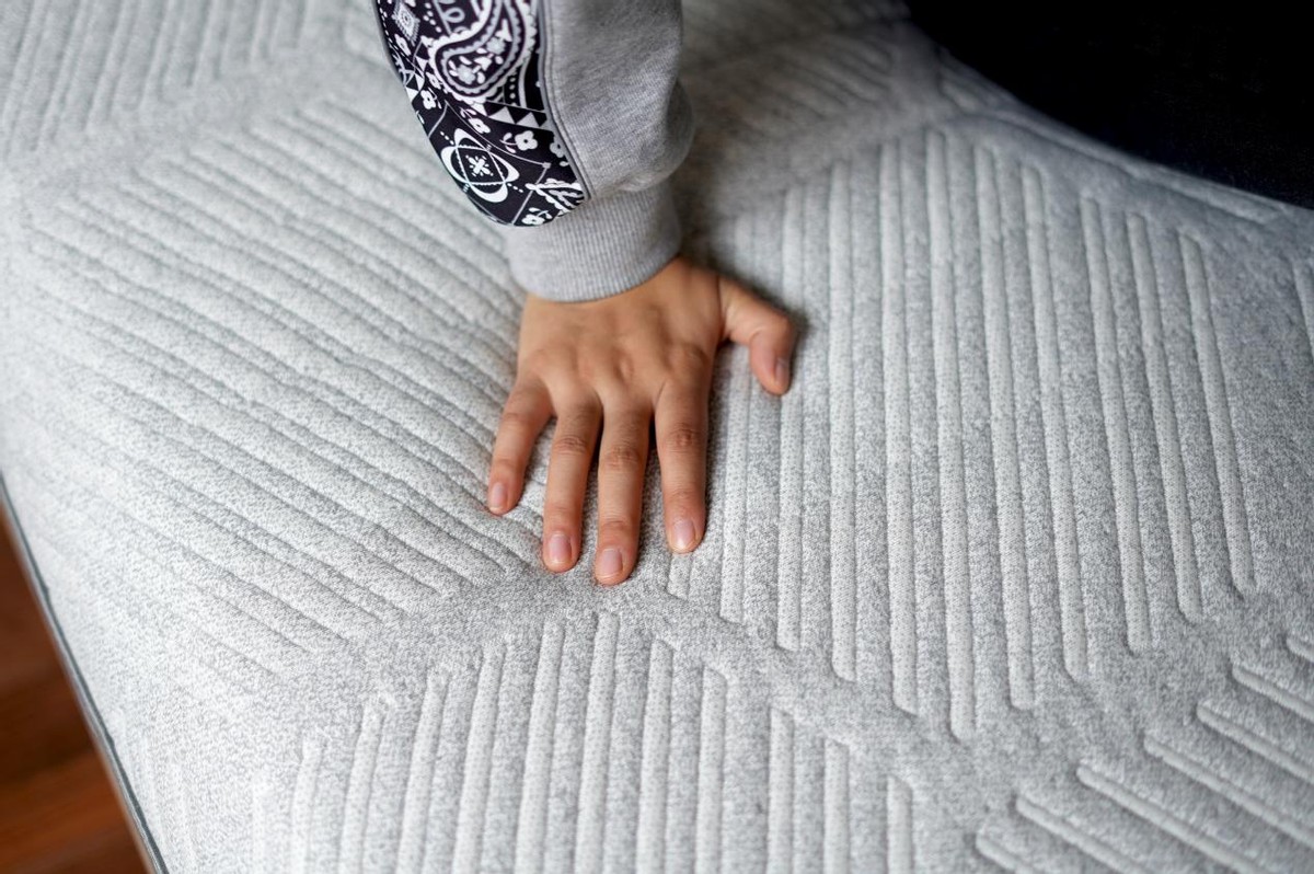 米粉亲自来验货 售价两千多的8H 金刚护脊乳胶床垫到底值不值