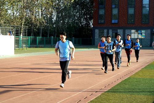 大学生想入党，谁有决定权？是在辅导员手里还是在党支书记手里？