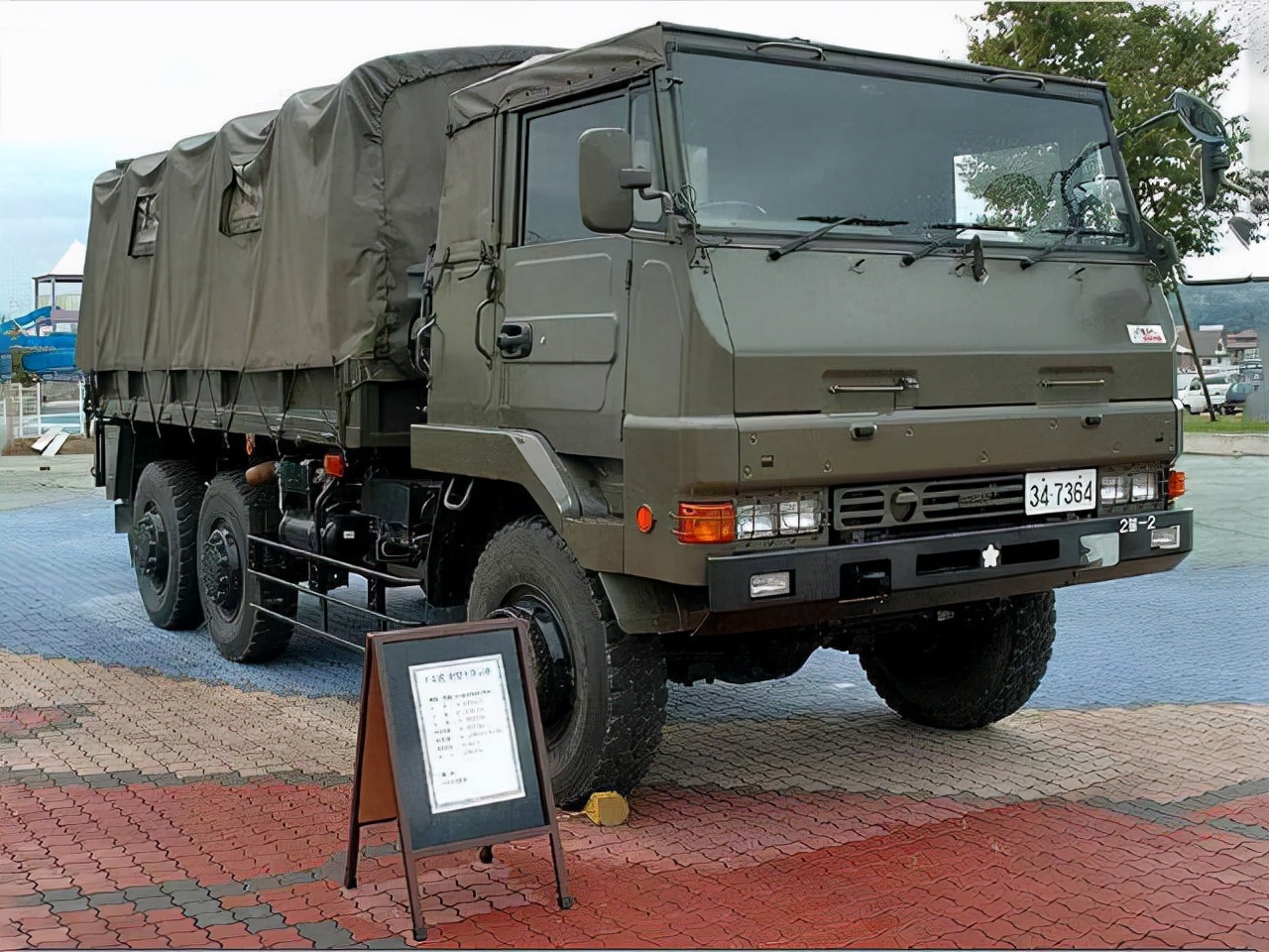 10,五十鈴73式運輸軍用卡車(日本)