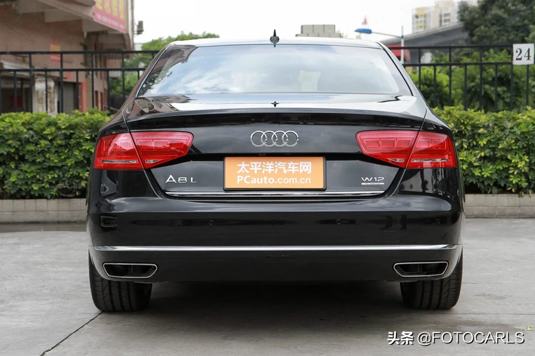 奥迪A8L 6.3L W12版实拍，别在它面前说霸气，售价250万的灭霸