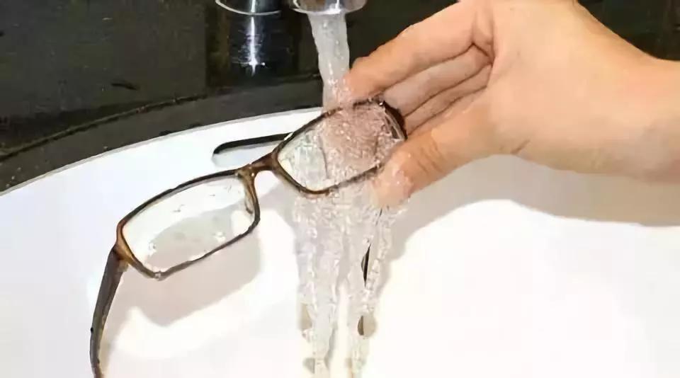 眼镜能用酒精擦吗，错误洗眼镜的方法有哪些？