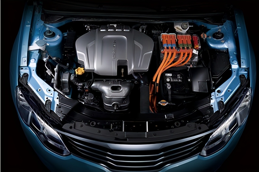 油耗大混动车型虽然既可以使用燃油,又可以利用发动机给电池充电,但