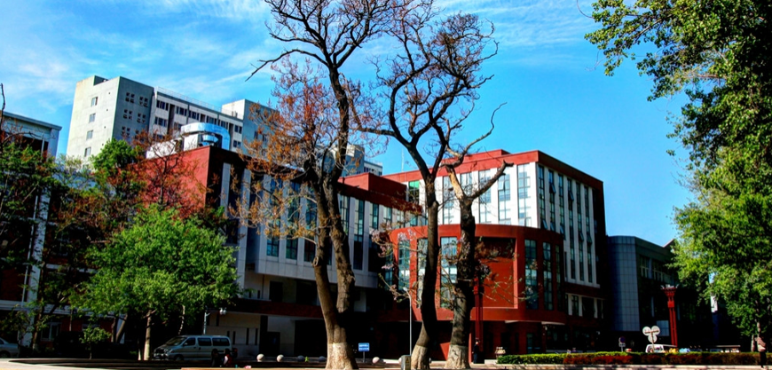 这2所师范大学不是211，但在省内认可度很高，报考分数低好就业