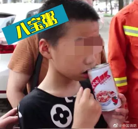 "我家孩子卡洗衣机里了！"孩子哇哇哭，消防这个"护头杀"暖化