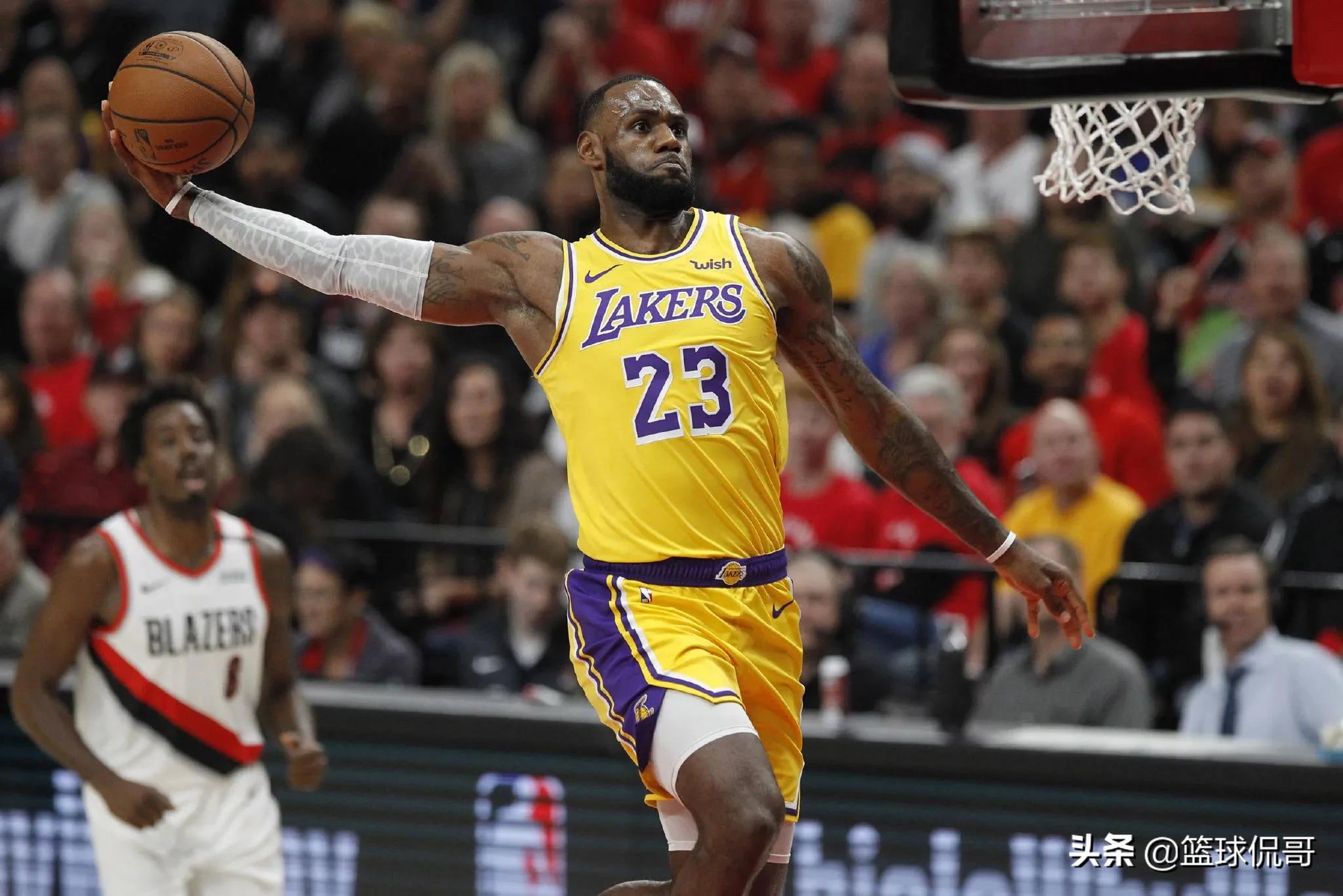 为什么nba不经常扣篮(詹姆斯为什么不参加扣篮大赛？怕赢不了？球迷：因为只会战斧劈扣)