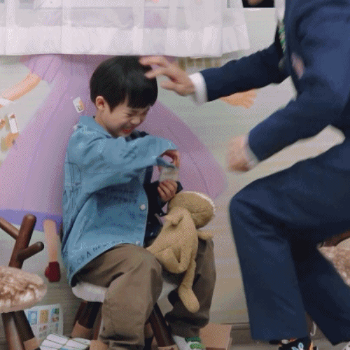 女儿发脾气，蔡少芬7个字搞定：孩子乱闹情绪，父母的回应很重要