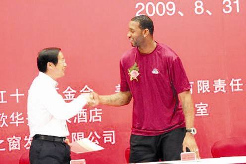 nba哪些人为中国捐过款(没钱就去中国捞金？而这些NBA球星真爱中国，韦德慈善之旅捐100万)