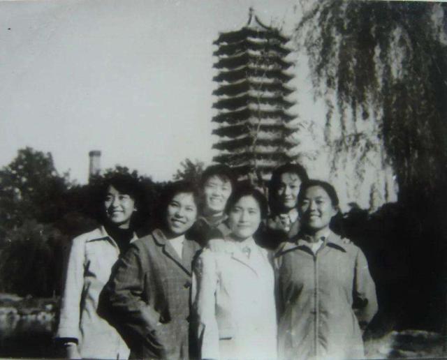 77年高考第1位女状元，语文差1分到100，43年过去了她怎么样了