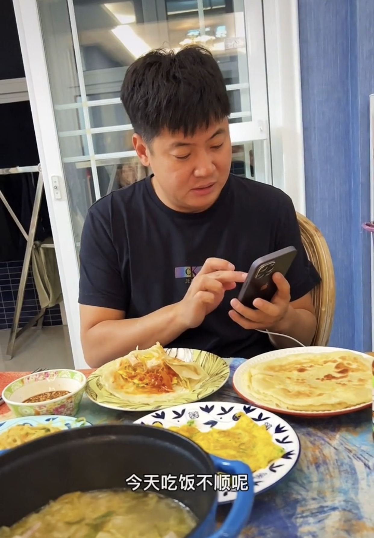 知名网红被曝父母是老赖！欠债超220万，曾炫耀家庭条件从小就好