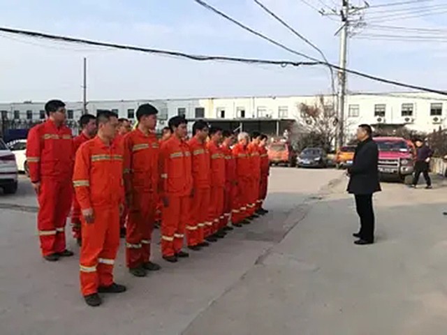 20岁兵哥哥救火牺牲，追思会万人自发送行，如今失独夫妻收获一女