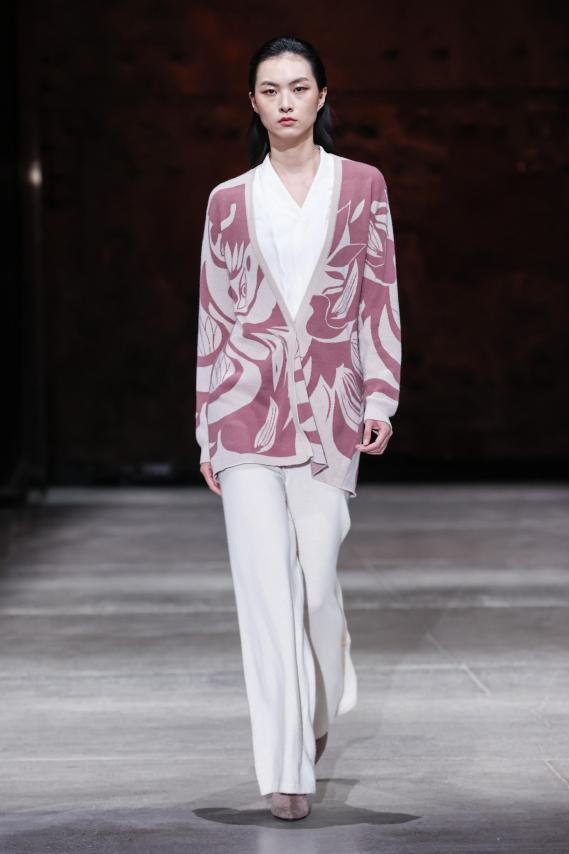 革新笃行奋进 雪莲再启羊绒时尚王者荣耀