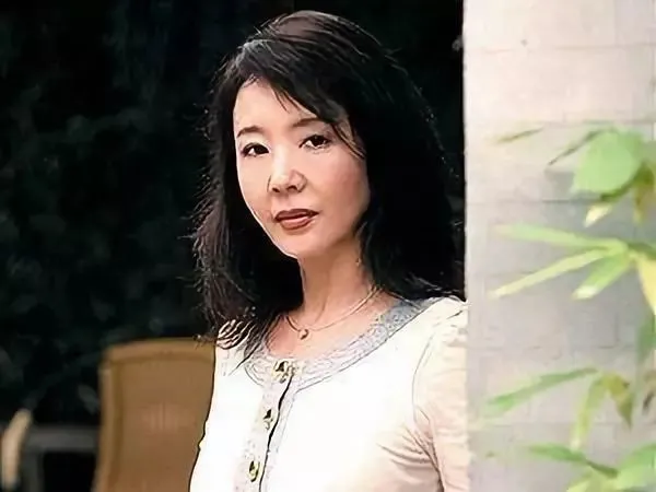 严歌苓《审丑》：丑就是丑，再怎么审都成不了美