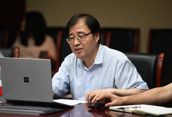 短短一周时间，两名大学教授被网友“群嘲”，让知识分子颜面尽失