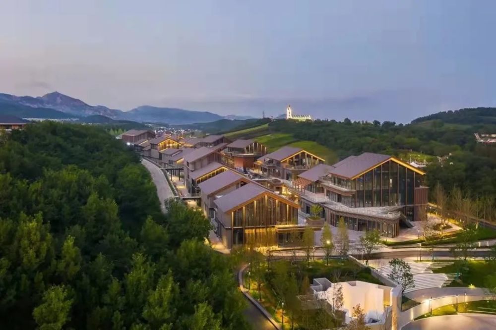 原來，融創這么做文旅小鎮