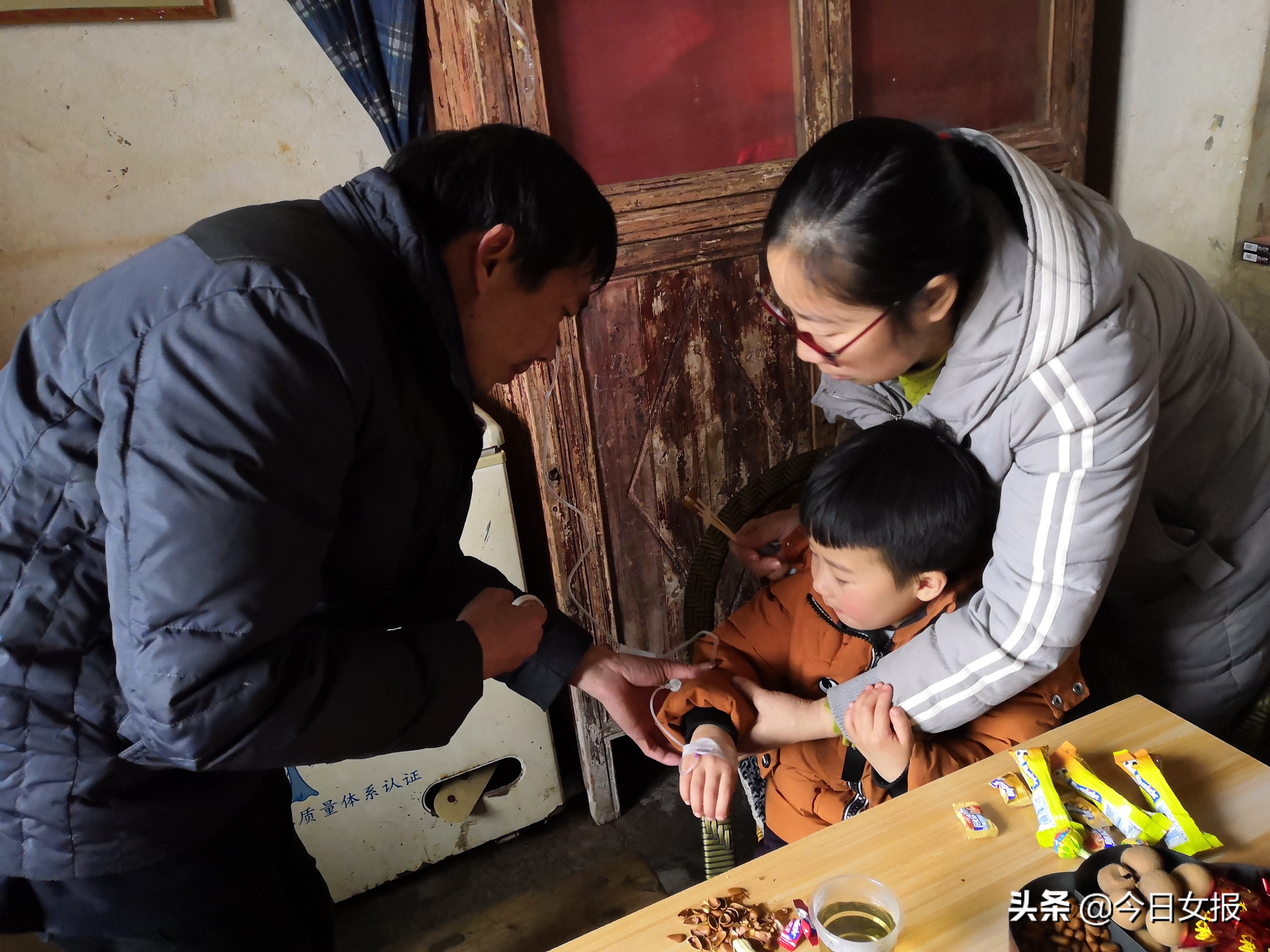 4岁男孩患上罕见病，家人花几十万买回特效药：因为太贵，每次注射前都要“洗管子”