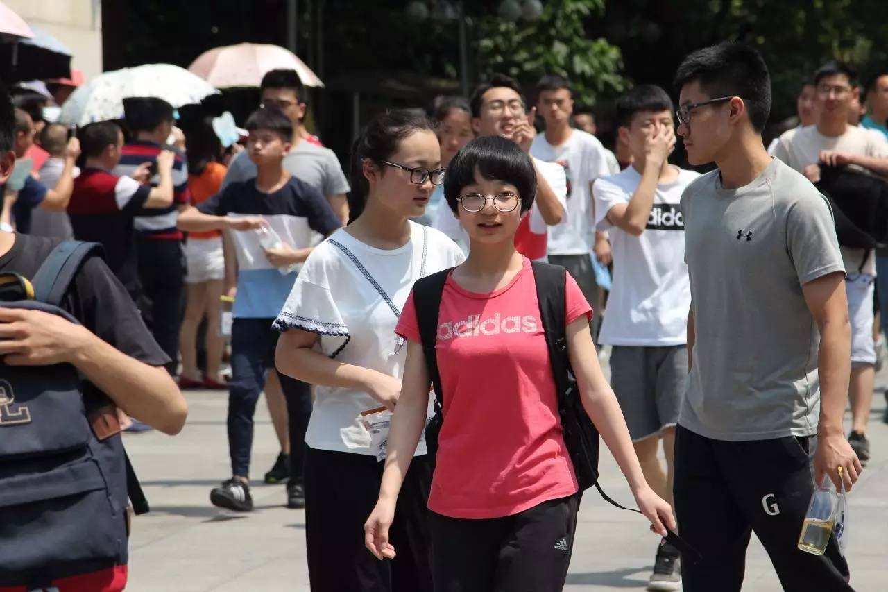 2021年四川高考与河南高考投档线对比，电子科大与川大分数有变化