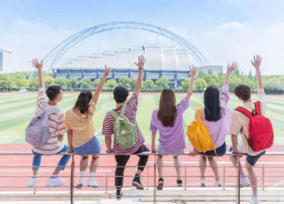 “袖珍”大学上热搜，学生表示：在学校不敢跑太快，怕冲出校门