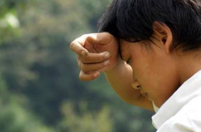 父亲是千万富豪，为让孩子吃苦，伪装成穷人，孩子得知后性情大变