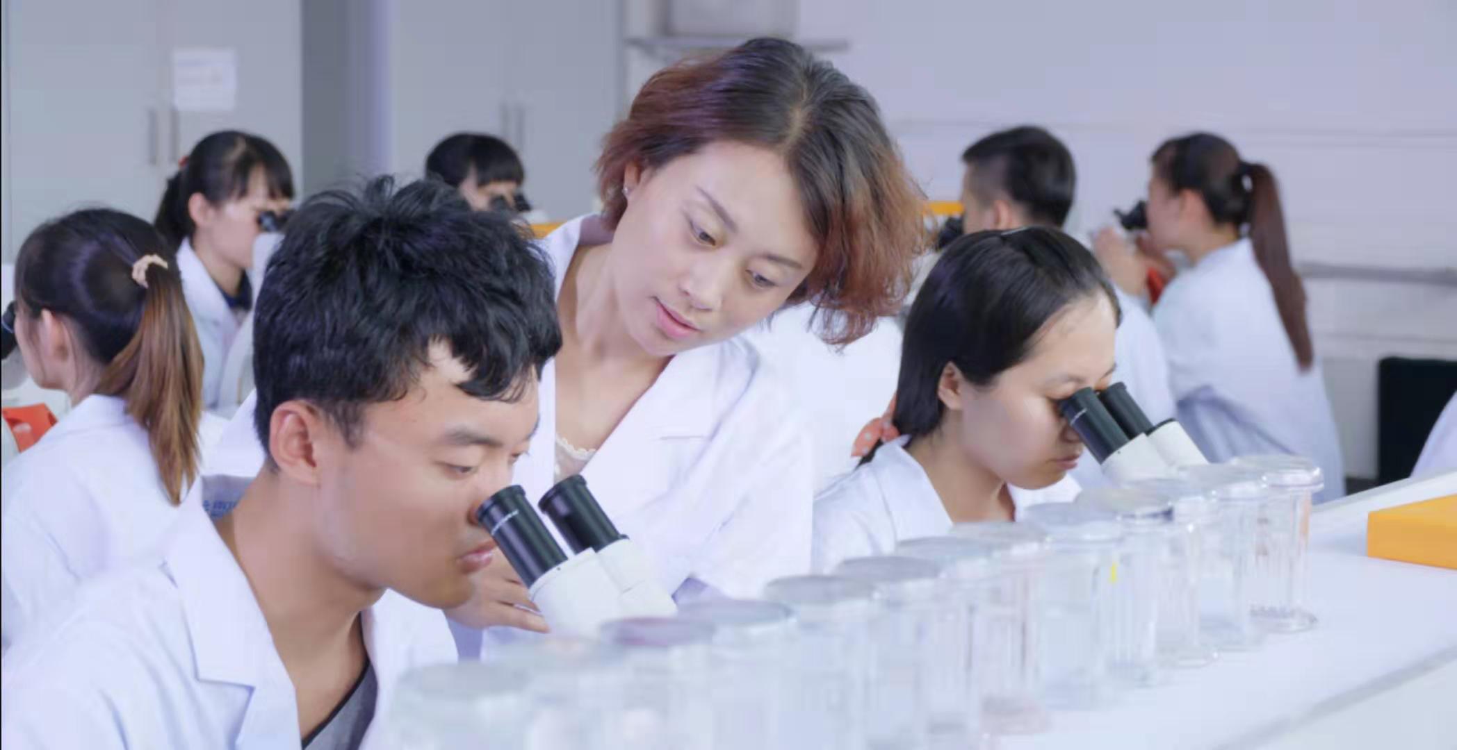 赫赫师尹，玉苗怀馨