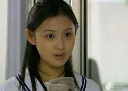 签约了北京的润亚影视,出演过《野火春风斗古城》,《啼笑往事》等剧