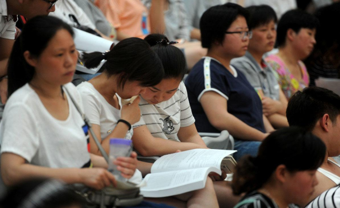 高考迎来新变化，一本和二本界限或将被取消？中等生的机会来了？