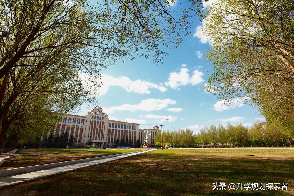 这所二本学校原隶属于中国人民银行总行，每年20%毕业生进入银行