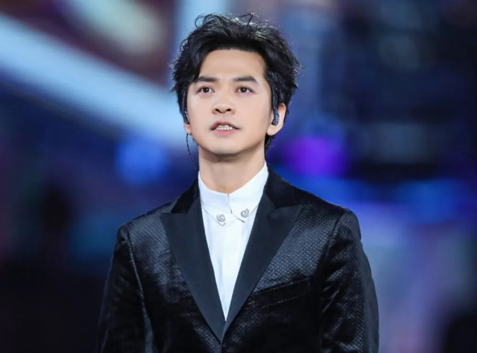 明星高考成绩揭秘：关晓彤552分北电第一，赵露思成绩差到想复读