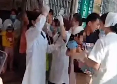 突发！一小学发生砍人事件致39伤，行凶者身份披露