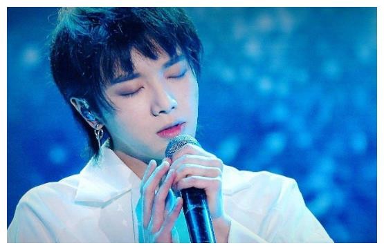 “单纯”人设翻车？华晨宇被曝整容植发，未来口碑又该何去何从？