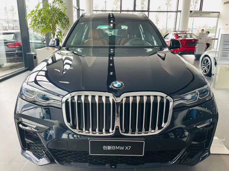 一分都不降！体验宝马X7，内饰超奢华，750扭矩，后排放倒变大床