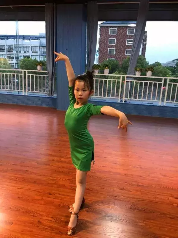 沸腾的足尖|金华义乌弘文艺术培训中心：德艺教育，全面培育