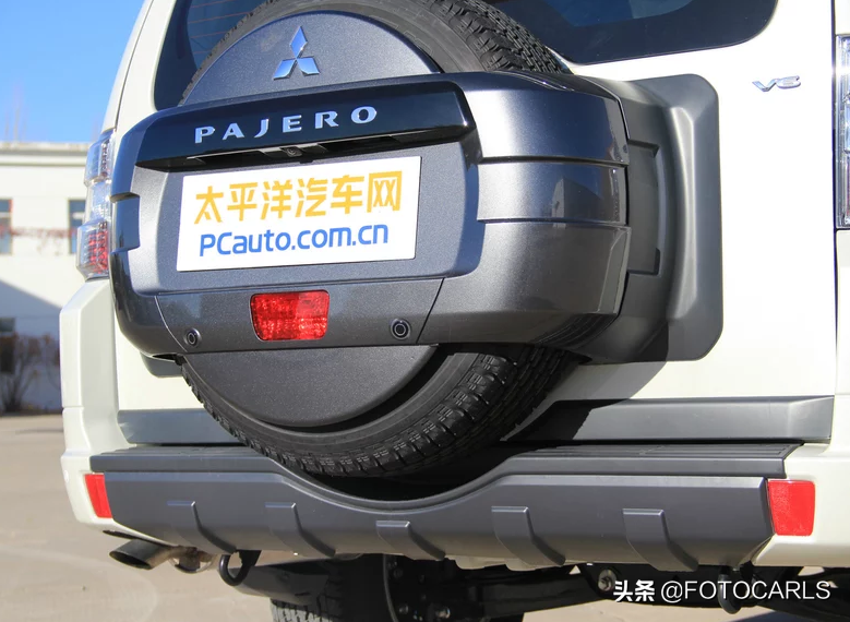 进口三菱帕杰罗3.0L V6实拍，35万起优惠还大，却干不过普拉多？