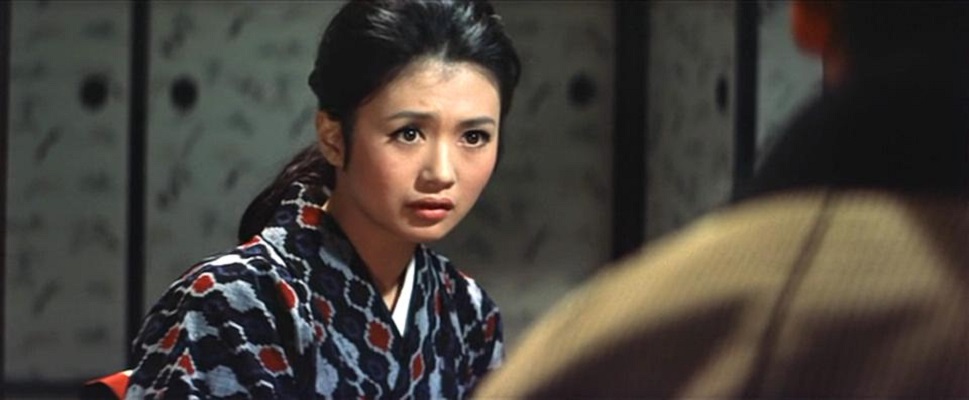 为行男操心的女子不止驹子一个,岛村在列车上遇见的那个悉心照料病人