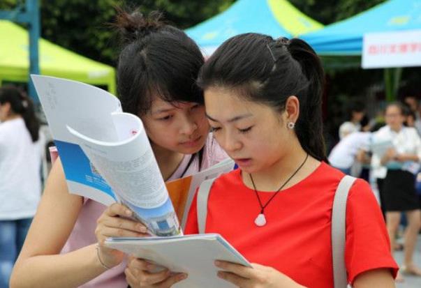 国内一所很神秘的双非院校，校内设禁区，新生入学要签保密协议