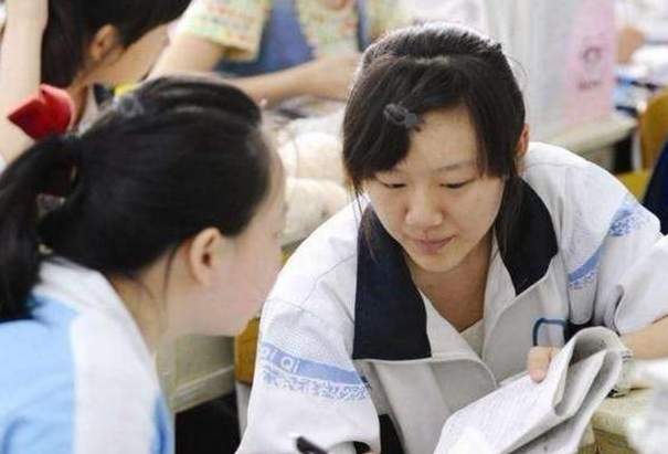 高中生迎来新消息，“英语”将被踢出高考？教育部回应来了