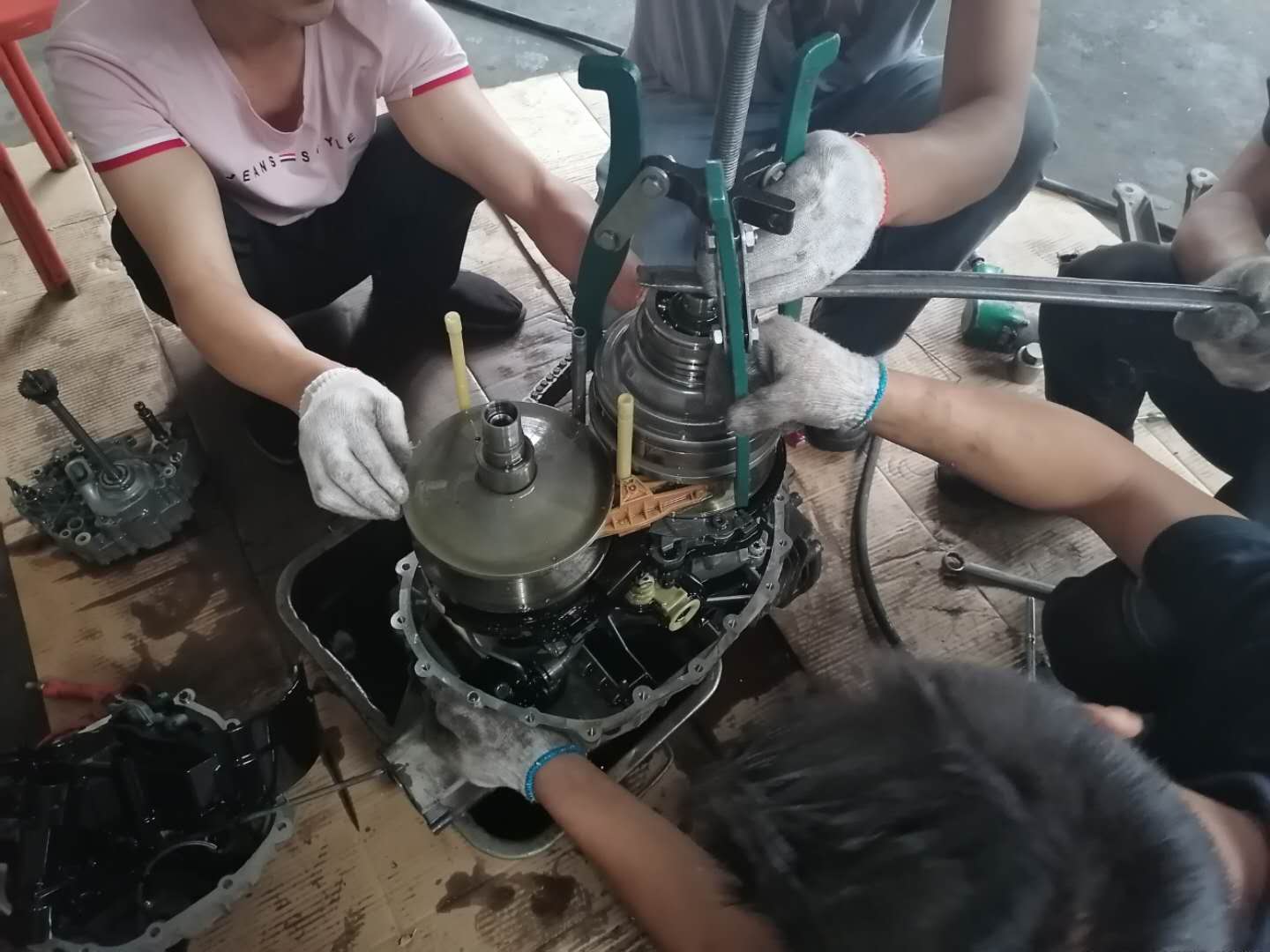 09年A4L，CVT无级变速箱踩油门顿挫，动力中断打滑，胖哥拆解检查