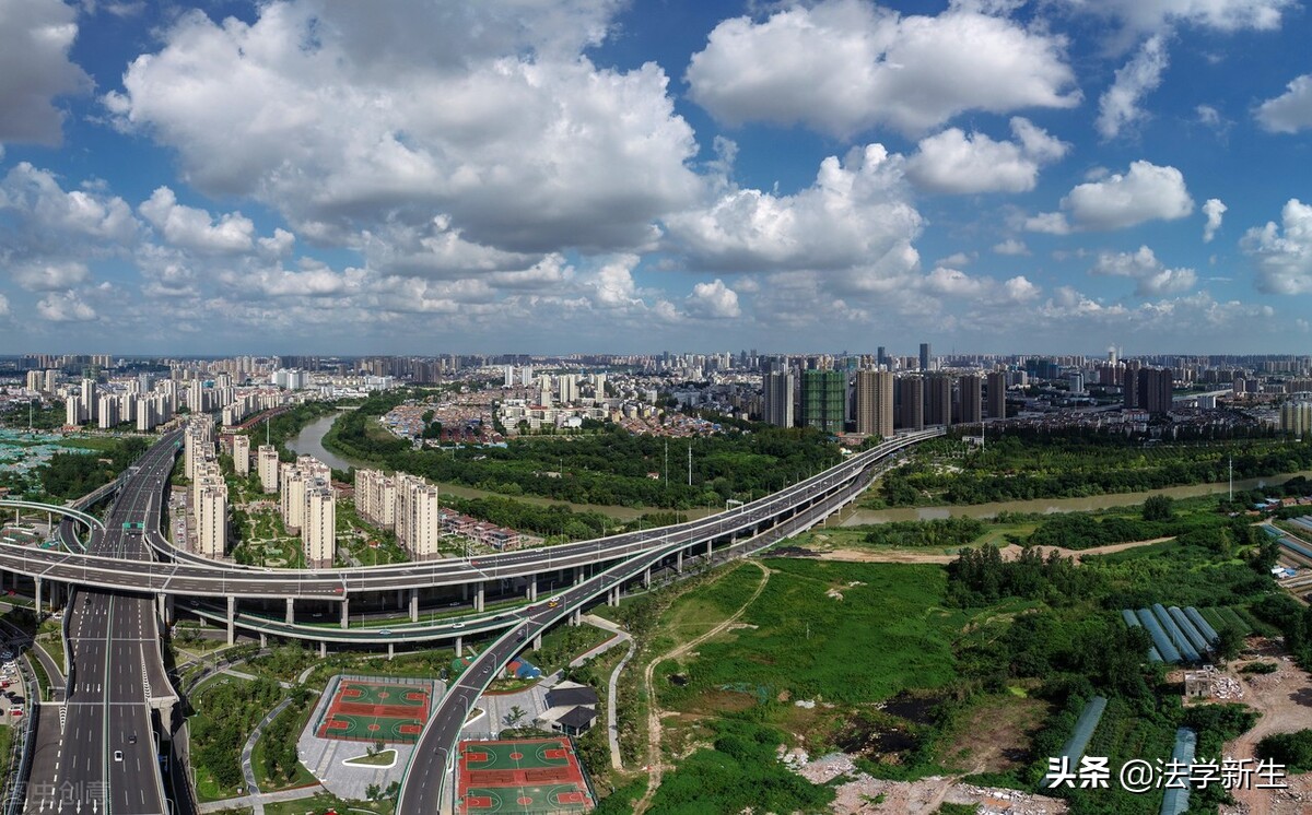 江苏一开发商购房合同少打两个字，法院判决赔偿购房者6万块