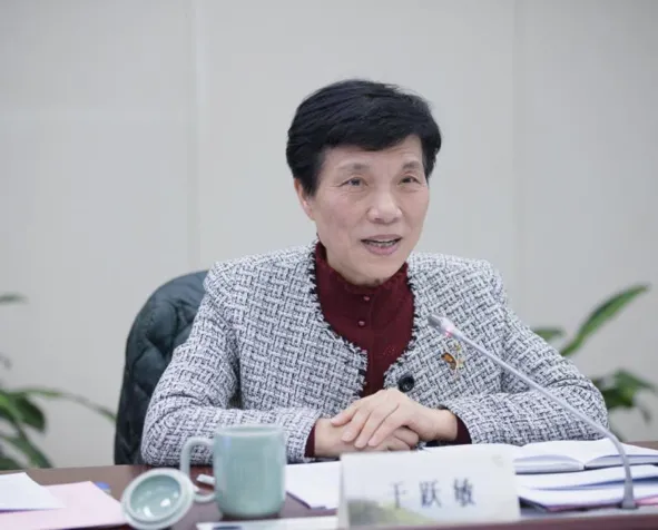 63岁女将卸任后,以中央指导组组长身份亮相湖北