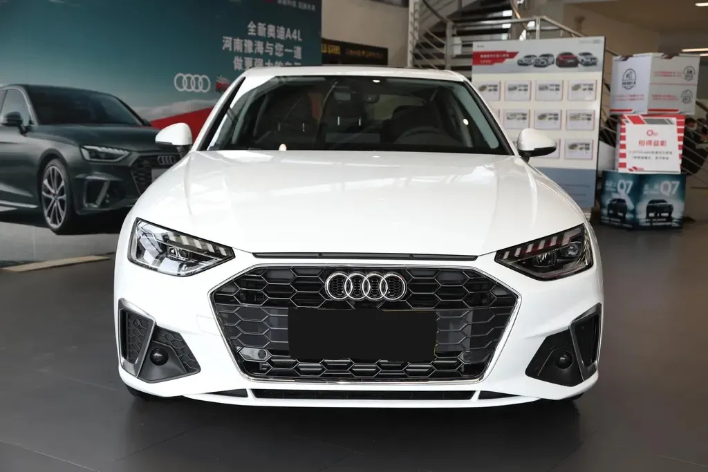豪华车奥迪A4L，中配190马力+8个安全气囊，售价25.53万起