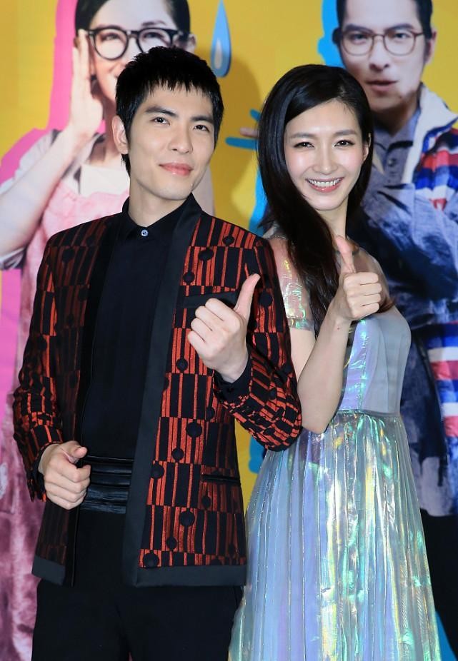 江疏影这造型有点失败，显的比萧敬腾还胖，笑起来也很有甜蜜感