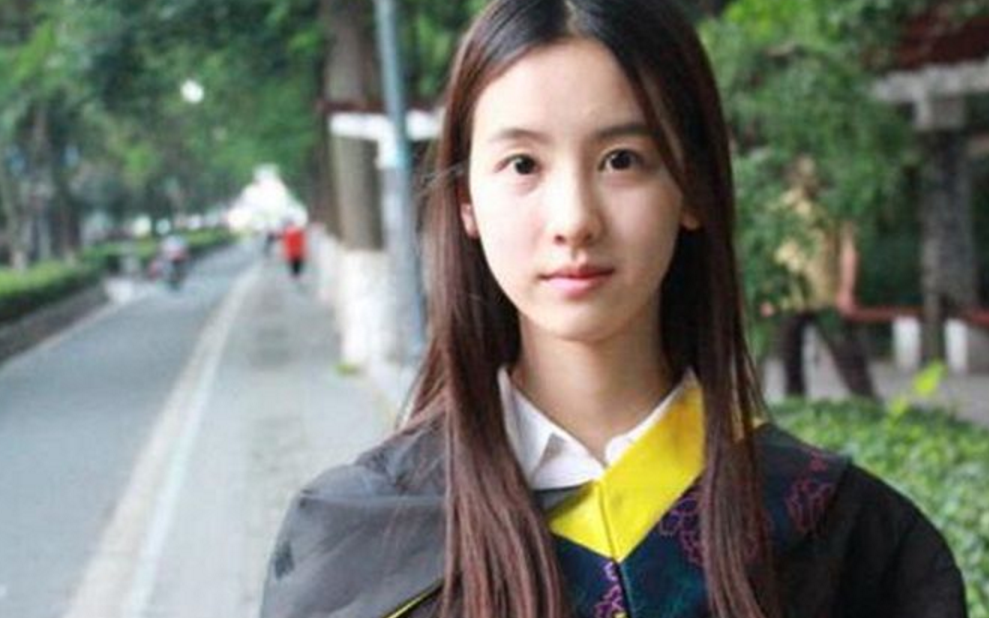 她是“高考成绩”最高的明星？621分傲视群雄，美貌与才华并存