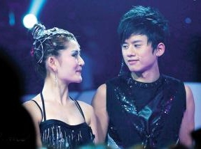 “湖南一姐”谢娜：低谷时有刘烨相伴，事业上有何炅遮风挡雨