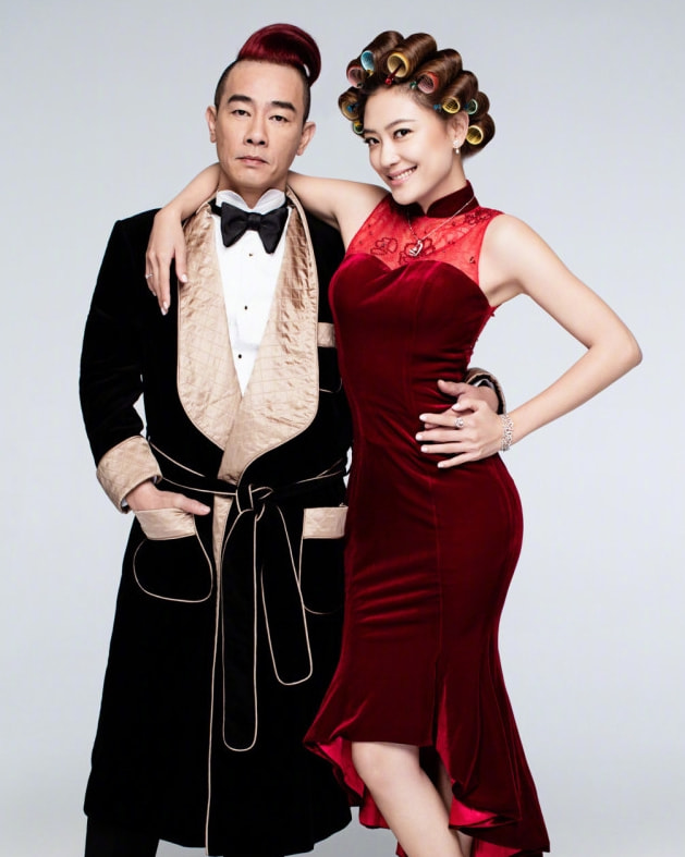 应采儿爸爸晒俩外孙近照，哥哥弹琴弟弟捣乱，“四手联弹”好有爱