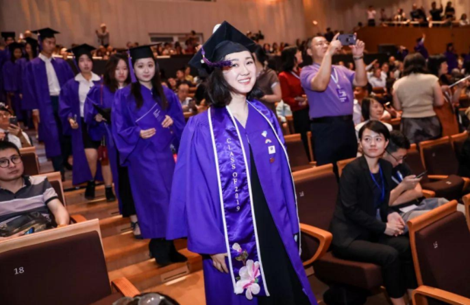 国内“很烧学费”的大学，家里有矿也未必去的上，要符合标准才行