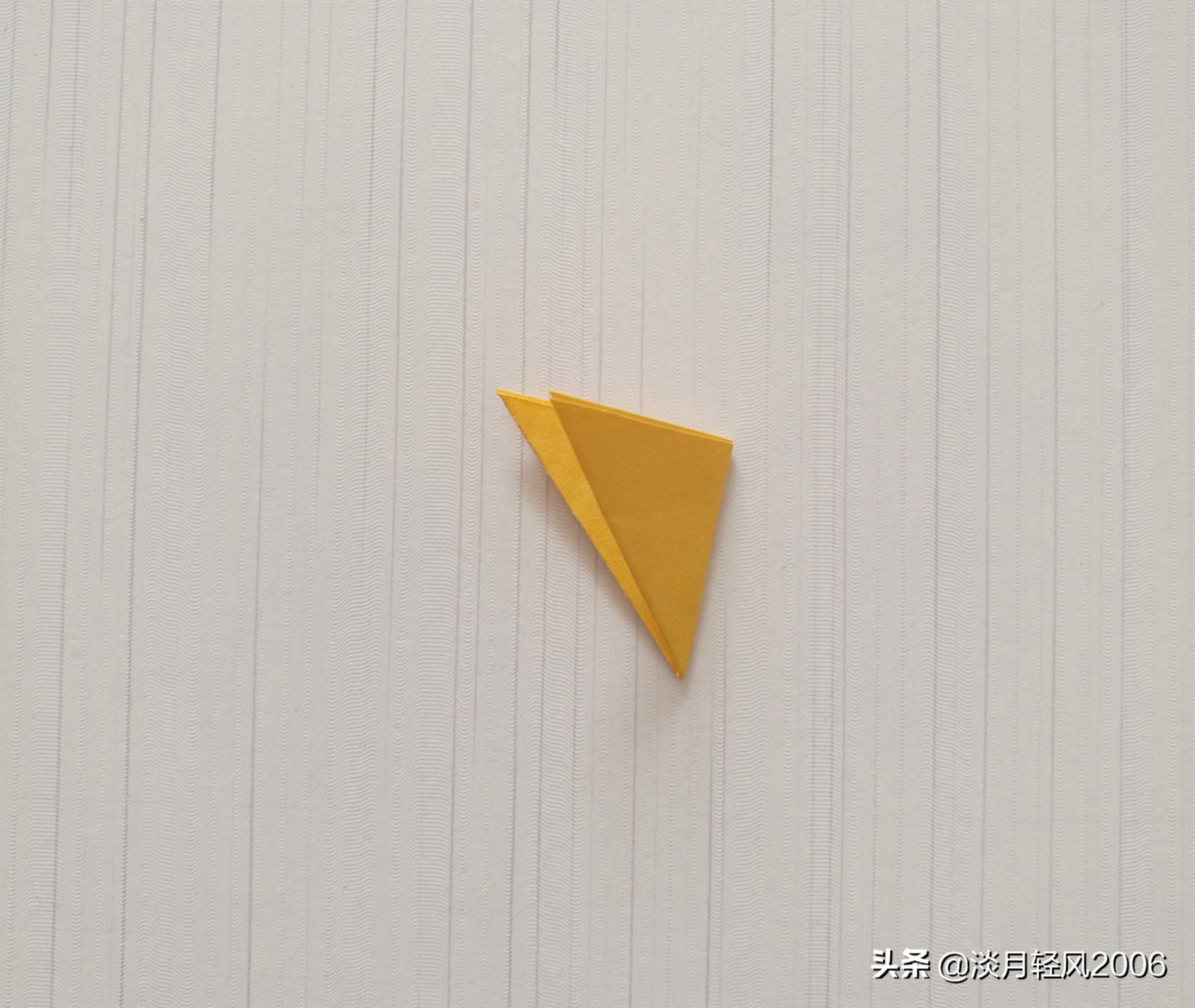 幼儿园手工，自己动手用卡纸做清新小花爱心贺卡，可以当手工作业